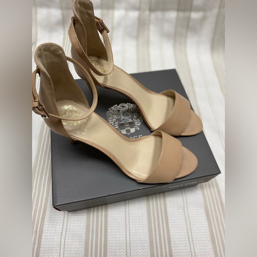 Vince Camuto Nude Leather Court High Heel Sandal sz10 - Picture 2 of 11